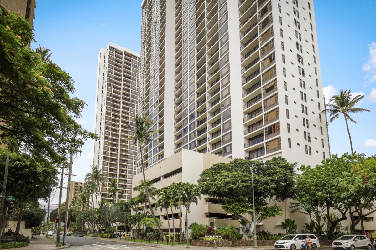 Aston at the Waikiki Banyan - main image