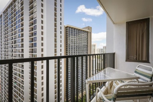 Aston at the Waikiki Banyan - image 10