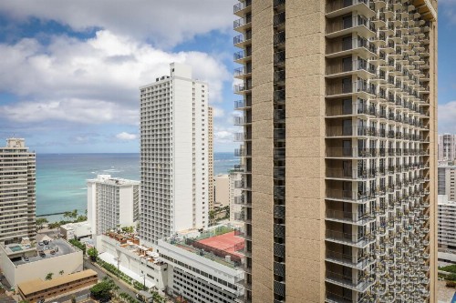 Aston at the Waikiki Banyan - image 3