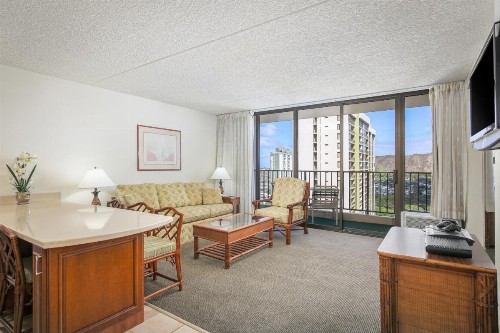 Aston at the Waikiki Banyan - image 4