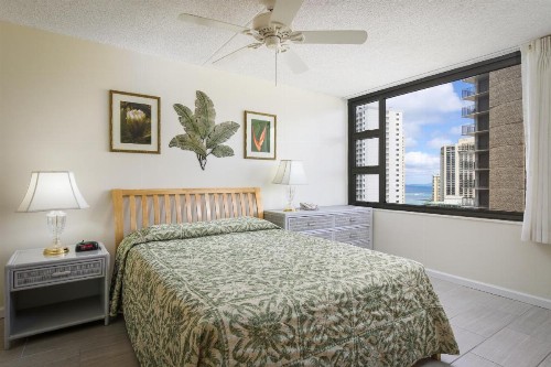 Aston at the Waikiki Banyan - image 9