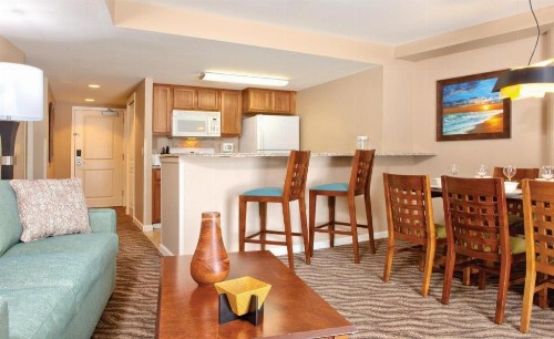 Wyndham Waikiki Beach Walk - image 5