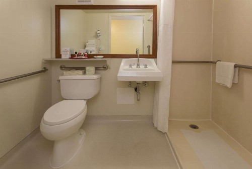 Ramada Plaza by Wyndham Waikiki - image 18
