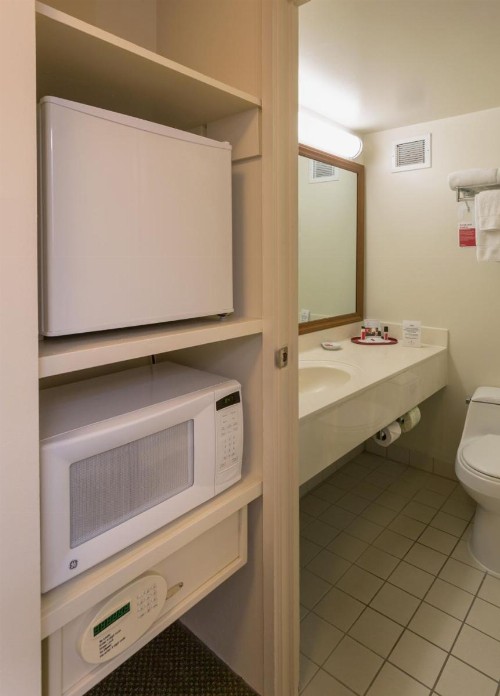 Ramada Plaza by Wyndham Waikiki - image 39