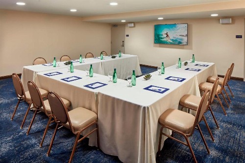 Hilton Garden Inn Waikiki Beach - image 18