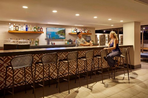 Hilton Garden Inn Waikiki Beach - image 2