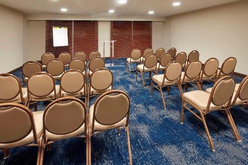 Hilton Garden Inn Waikiki Beach - image 29