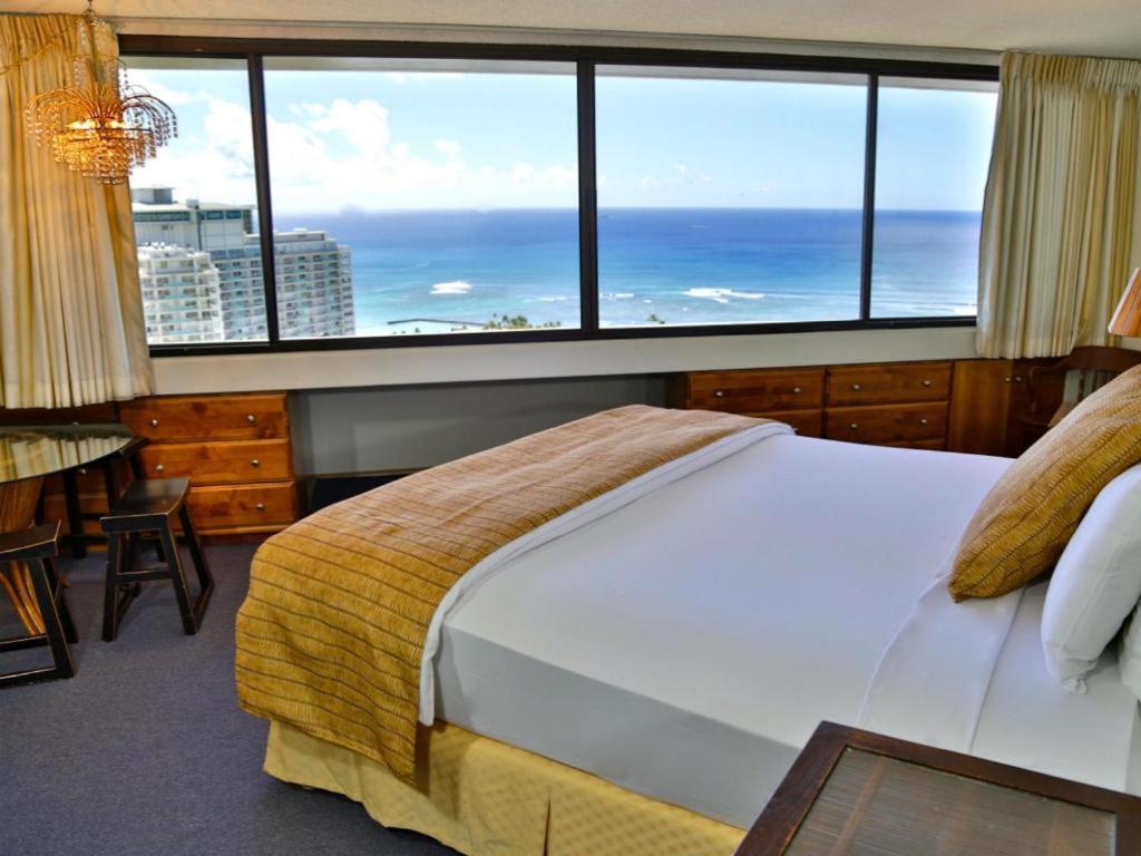 Marina Tower Waikiki - main image