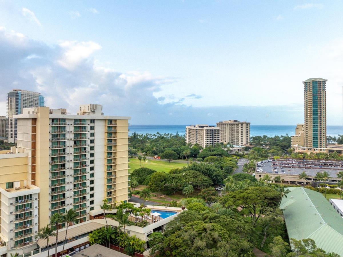 Luana Waikiki Hotel & Suites - main image