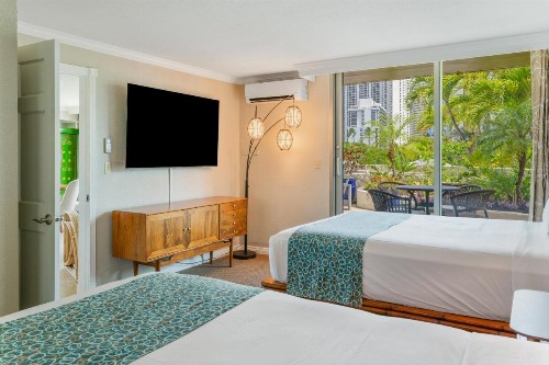 Luana Waikiki Hotel & Suites - image 2