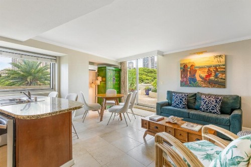 Luana Waikiki Hotel & Suites - image 25