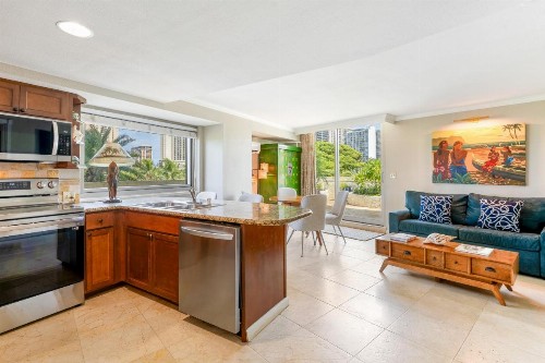 Luana Waikiki Hotel & Suites - image 27