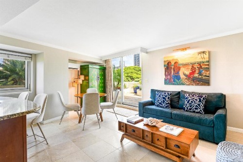 Luana Waikiki Hotel & Suites - image 3