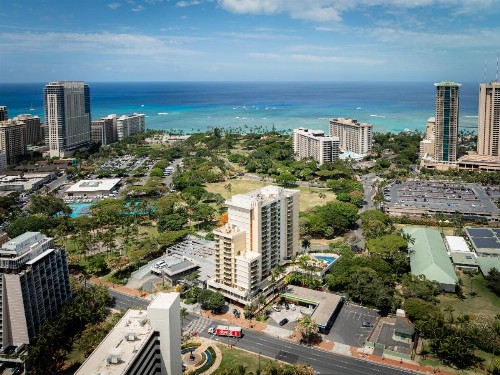 Luana Waikiki Hotel & Suites - image 38