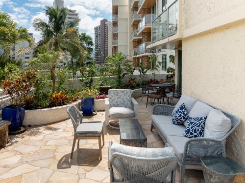 Luana Waikiki Hotel & Suites - image 4