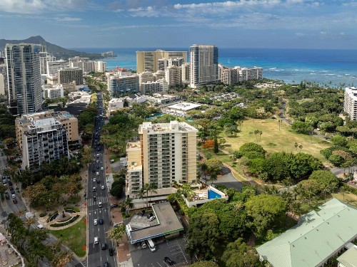 Luana Waikiki Hotel & Suites - image 40