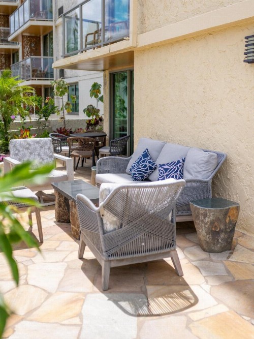 Luana Waikiki Hotel & Suites - image 7