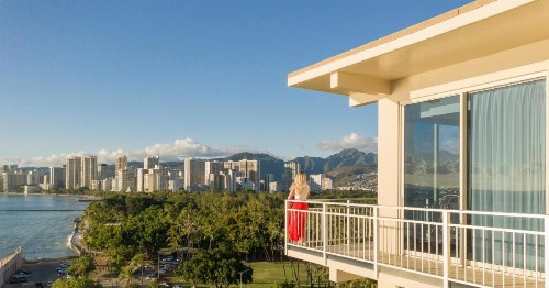 Kaimana Beach Hotel - image 11