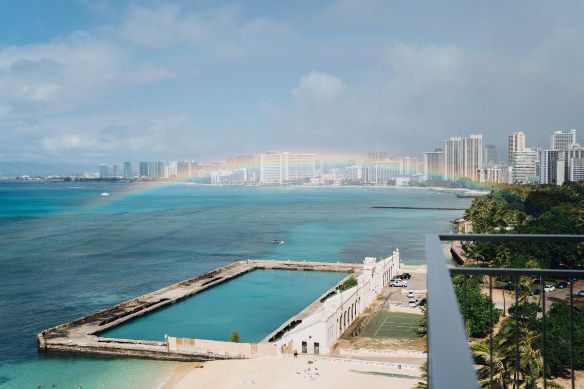 Kaimana Beach Hotel - image 3