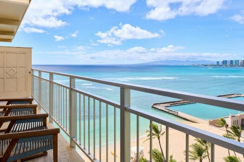 Kaimana Beach Hotel - image 39
