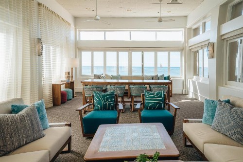Kaimana Beach Hotel - image 9