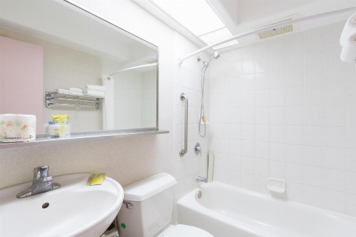 Ilima Hotel - image 8