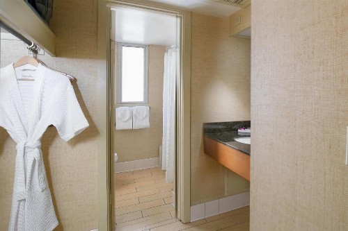 Waikiki Resort Hotel - image 14