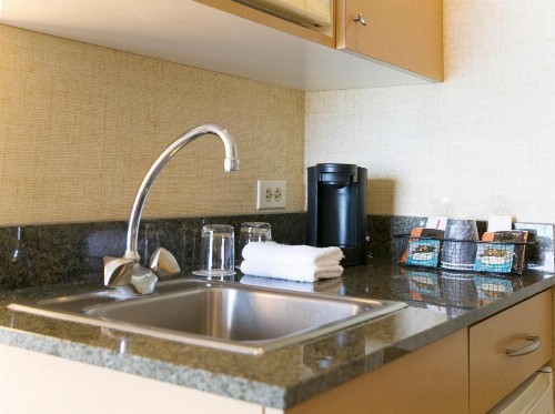 Waikiki Resort Hotel - image 18