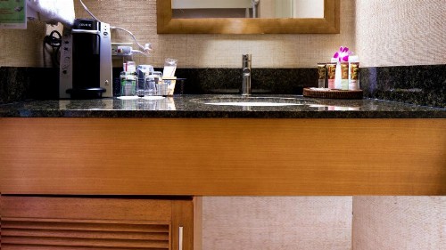 Waikiki Resort Hotel - image 19