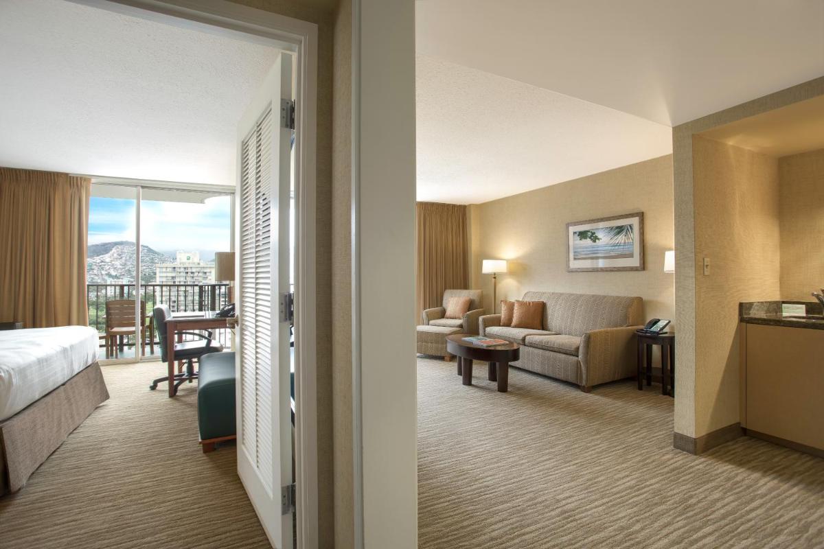 Waikiki Resort Hotel - image 3