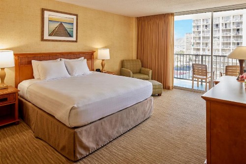 Waikiki Resort Hotel - image 36
