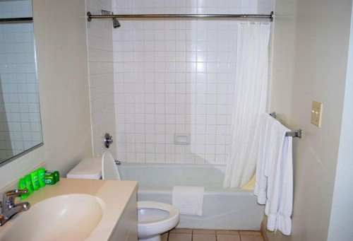 Waikiki Sunset Apartment - image 8
