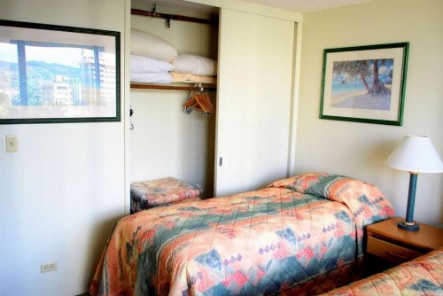 Waikiki Sunset Apartment - image 9
