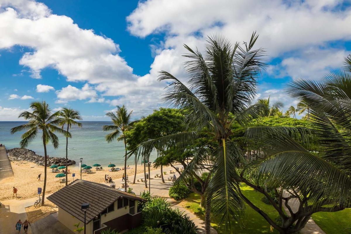 Waikiki Shore by Outrigger - image 3