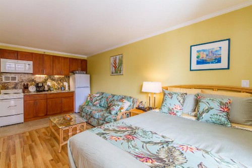 Tropical Studios at Marine Surf Waikiki - FREE PARKING - BEST LOCATION - FULL KITCHEN - SWIMMING POOL - image 10