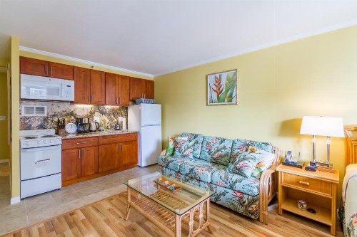 Tropical Studios at Marine Surf Waikiki - FREE PARKING - BEST LOCATION - FULL KITCHEN - SWIMMING POOL - image 12