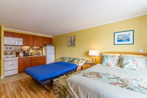 Tropical Studios at Marine Surf Waikiki - FREE PARKING - BEST LOCATION - FULL KITCHEN - SWIMMING POOL - image 13