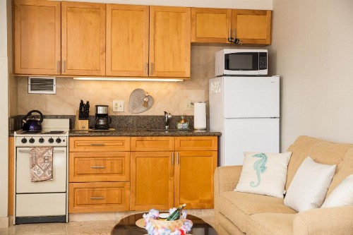 Tropical Studios at Marine Surf Waikiki - FREE PARKING - BEST LOCATION - FULL KITCHEN - SWIMMING POOL - image 27