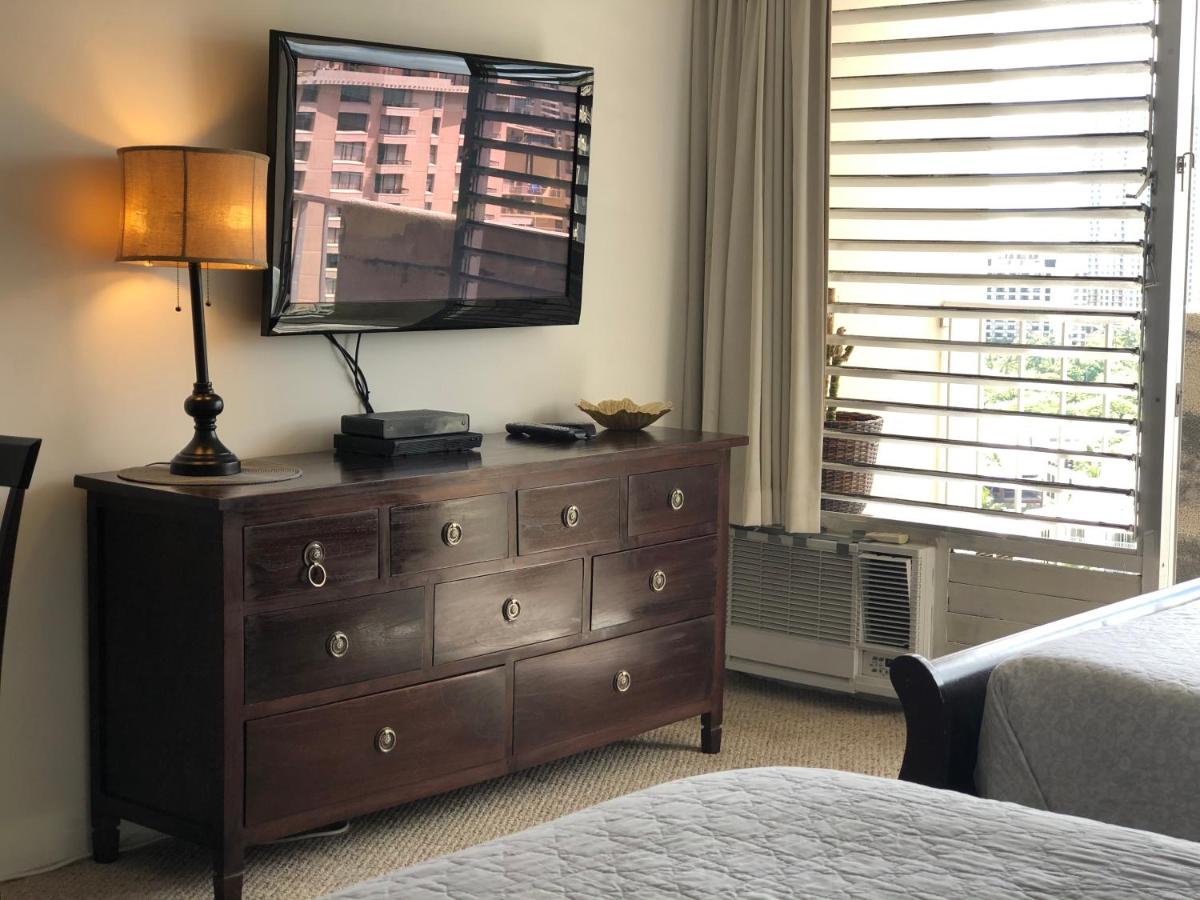 Tropical Studios at Marine Surf Waikiki - FREE PARKING - BEST LOCATION - FULL KITCHEN - SWIMMING POOL - image 3