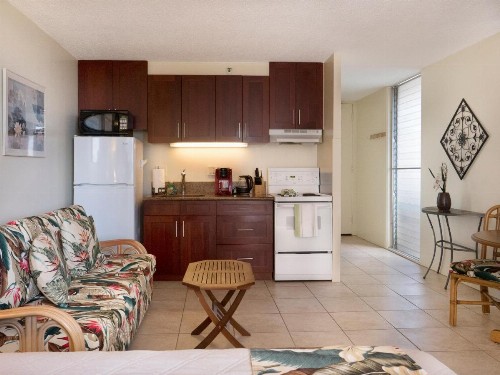 Tropical Studios at Marine Surf Waikiki - FREE PARKING - BEST LOCATION - FULL KITCHEN - SWIMMING POOL - image 39