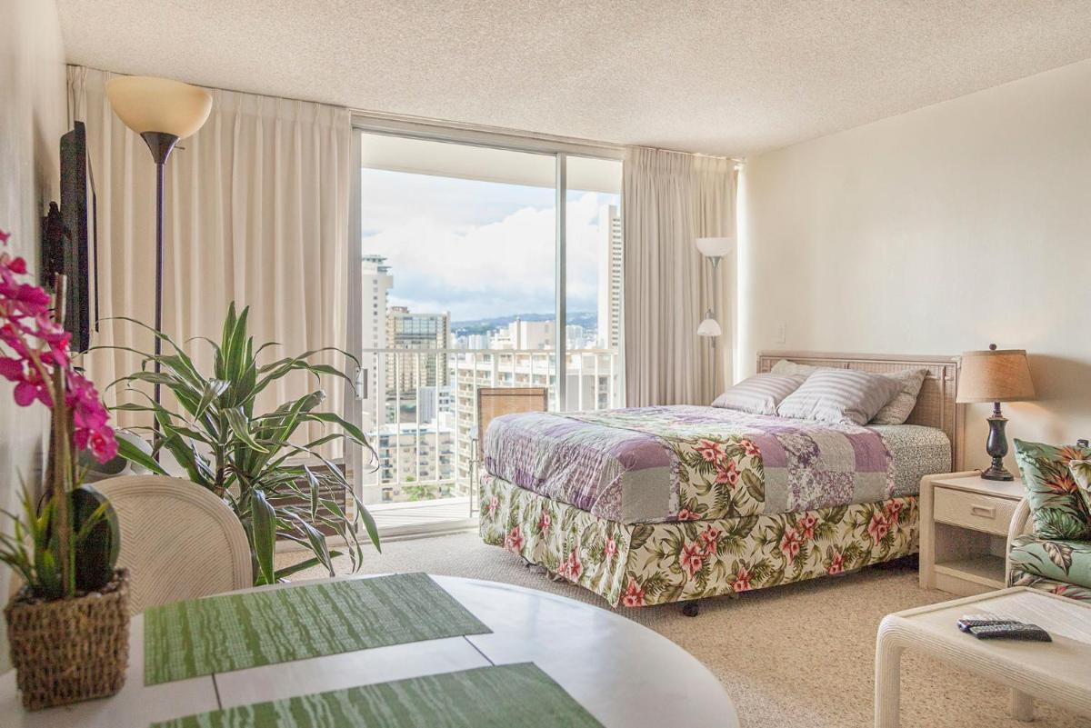Tropical Studios at Marine Surf Waikiki - FREE PARKING - BEST LOCATION - FULL KITCHEN - SWIMMING POOL - image 7