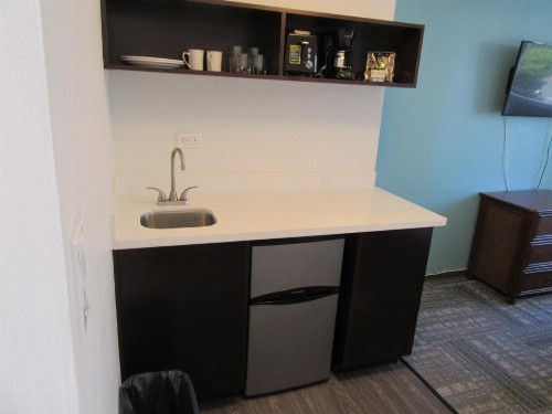 Waikiki Central Hotel - No Resort Fees - image 10
