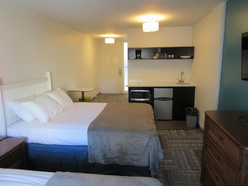 Waikiki Central Hotel - No Resort Fees - image 16