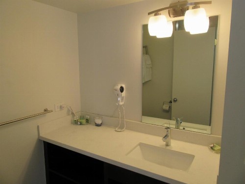 Waikiki Central Hotel - No Resort Fees - image 17