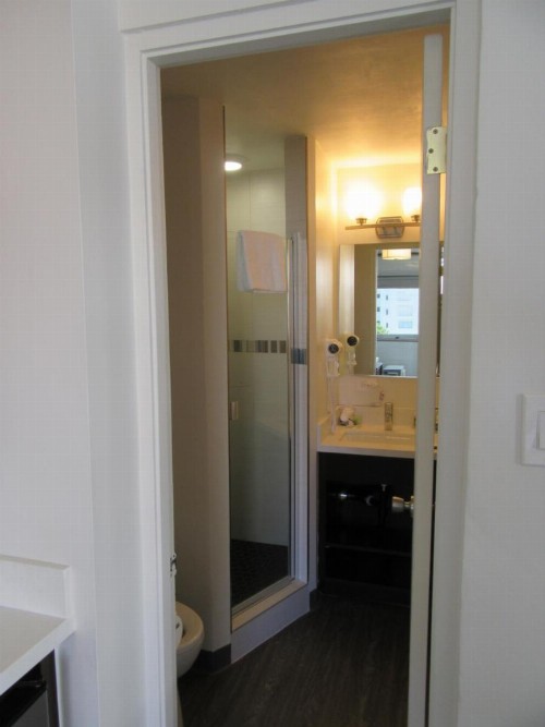 Waikiki Central Hotel - No Resort Fees - image 20