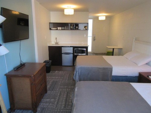 Waikiki Central Hotel - No Resort Fees - image 3