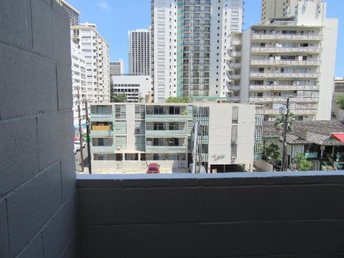 Waikiki Central Hotel - No Resort Fees - image 4