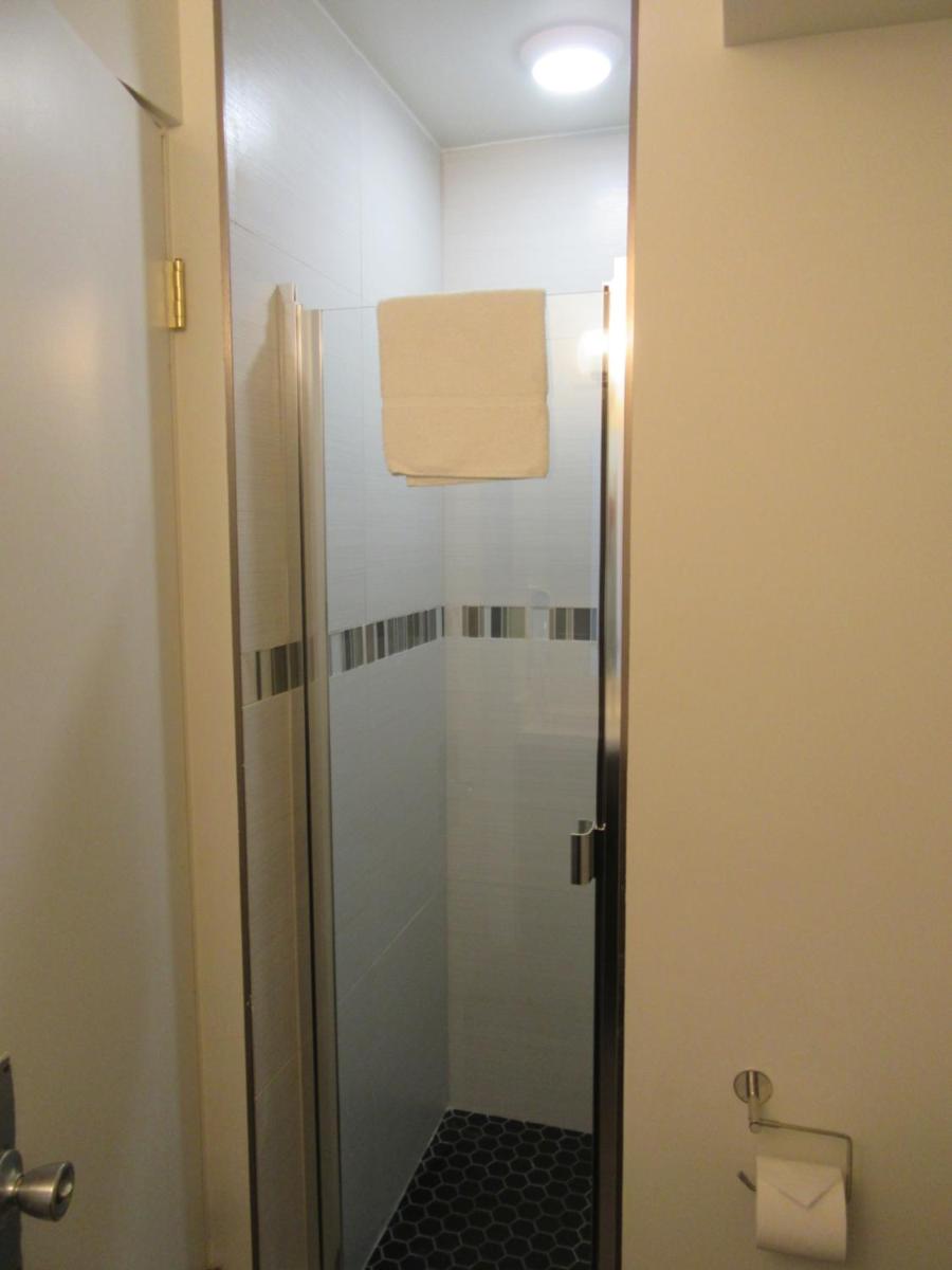Waikiki Central Hotel - No Resort Fees - image 6