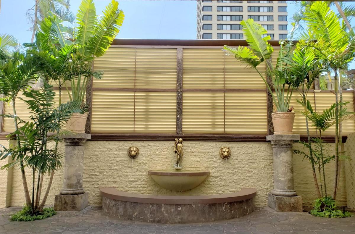 Vacation Rental Suites at Royal Garden Waikiki - image 7