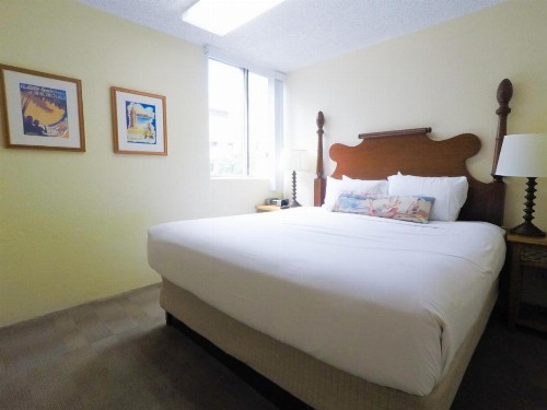 Ohia Waikiki Studio Suites - image 25